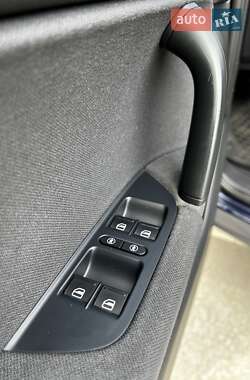 Внедорожник / Кроссовер Volkswagen Touareg 2012 в 