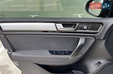 Внедорожник / Кроссовер Volkswagen Touareg 2012 в 