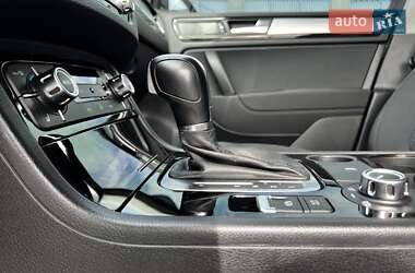 Внедорожник / Кроссовер Volkswagen Touareg 2012 в 