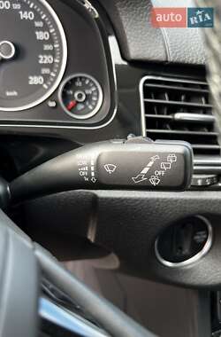Внедорожник / Кроссовер Volkswagen Touareg 2012 в 