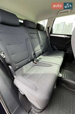 Внедорожник / Кроссовер Volkswagen Touareg 2012 в 