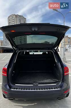 Внедорожник / Кроссовер Volkswagen Touareg 2012 в 