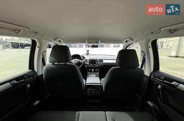 Внедорожник / Кроссовер Volkswagen Touareg 2012 в 