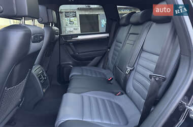 Внедорожник / Кроссовер Volkswagen Touareg 2015 в 
