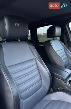 Внедорожник / Кроссовер Volkswagen Touareg 2015 в 