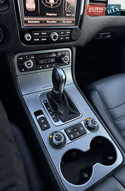 Внедорожник / Кроссовер Volkswagen Touareg 2015 в 