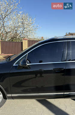 Позашляховик / Кросовер Volkswagen Touareg 2012 в 