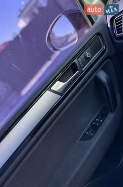 Позашляховик / Кросовер Volkswagen Touareg 2012 в 
