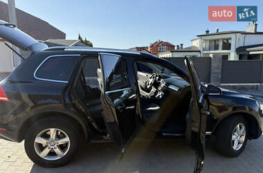Позашляховик / Кросовер Volkswagen Touareg 2012 в 