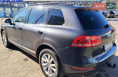 Внедорожник / Кроссовер Volkswagen Touareg 2013 в 