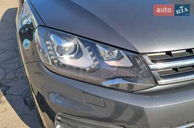 Внедорожник / Кроссовер Volkswagen Touareg 2013 в 