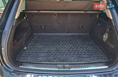 Внедорожник / Кроссовер Volkswagen Touareg 2013 в 