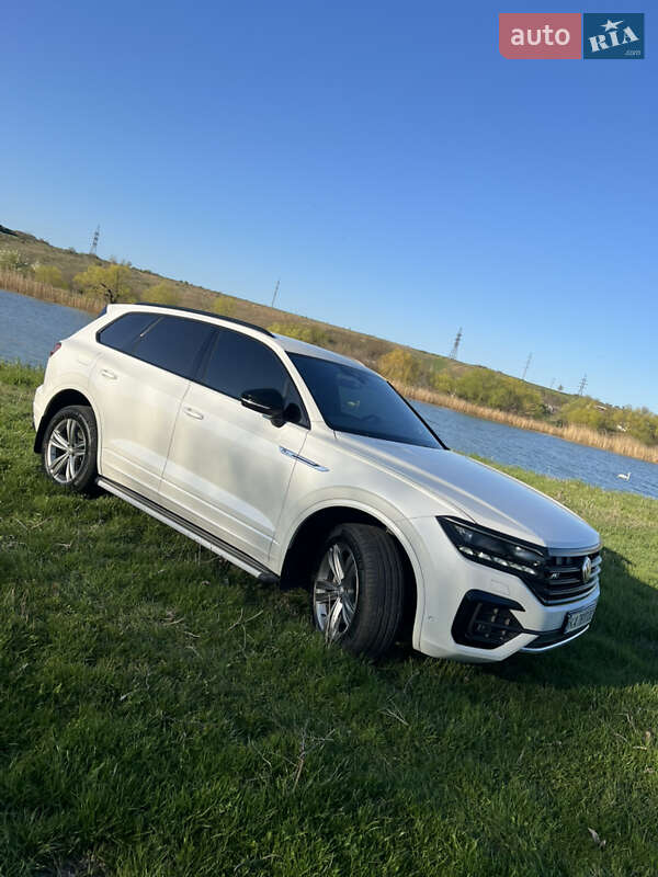 Позашляховик / Кросовер Volkswagen Touareg 2019 в Первомайську