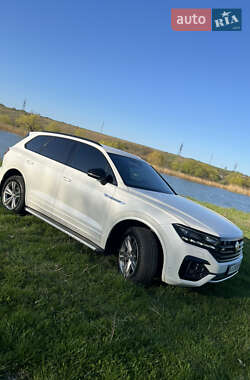 Внедорожник / Кроссовер Volkswagen Touareg 2019 в 