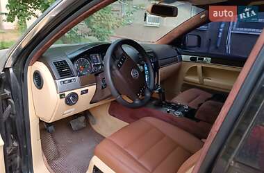 Позашляховик / Кросовер Volkswagen Touareg 2003 в 