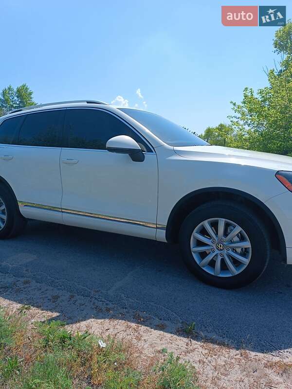Внедорожник / Кроссовер Volkswagen Touareg 2011 в Днепре