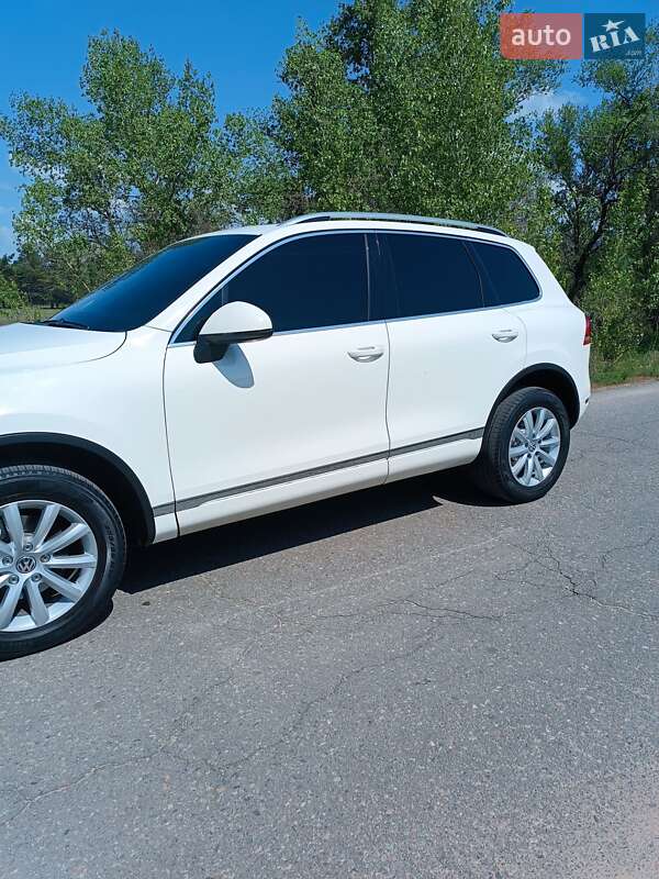 Внедорожник / Кроссовер Volkswagen Touareg 2011 в Днепре