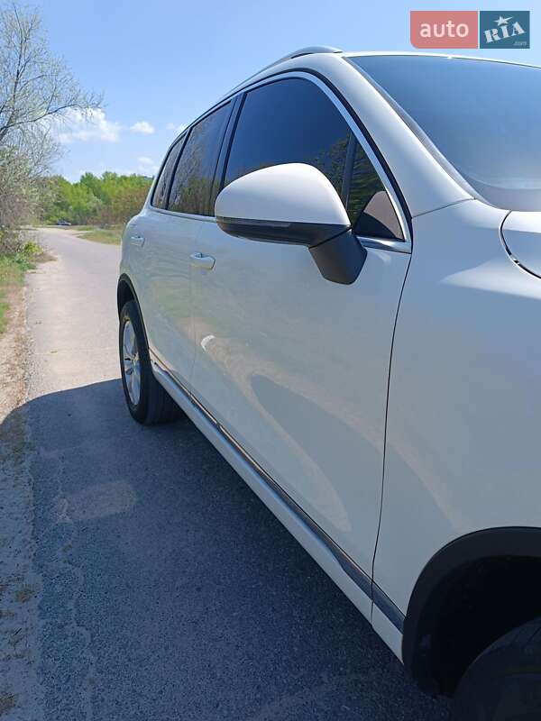 Внедорожник / Кроссовер Volkswagen Touareg 2011 в Днепре
