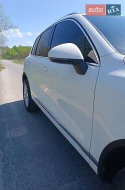 Внедорожник / Кроссовер Volkswagen Touareg 2011 в 