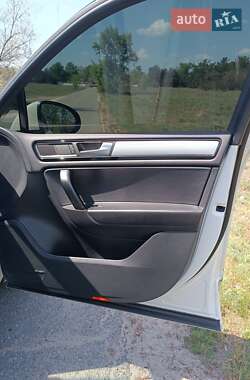 Внедорожник / Кроссовер Volkswagen Touareg 2011 в 