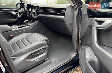 Позашляховик / Кросовер Volkswagen Touareg 2021 в 