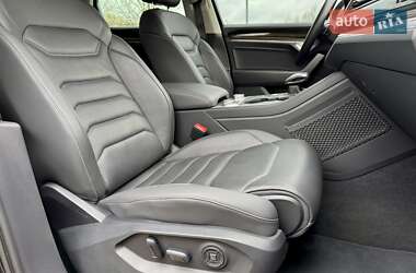 Позашляховик / Кросовер Volkswagen Touareg 2021 в 