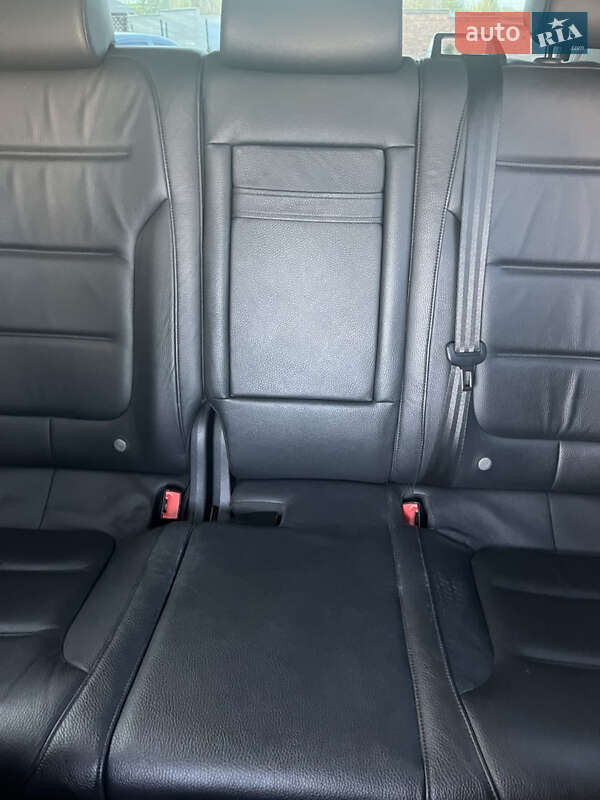 Внедорожник / Кроссовер Volkswagen Touareg 2015 в Каменец-Подольском