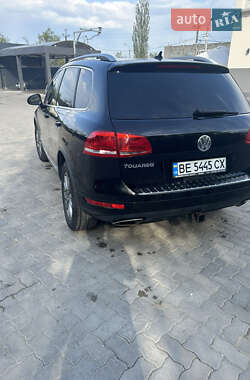Позашляховик / Кросовер Volkswagen Touareg 2011 в 