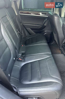Позашляховик / Кросовер Volkswagen Touareg 2011 в 