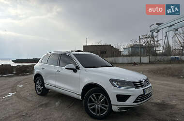 Внедорожник / Кроссовер Volkswagen Touareg 2015 в 