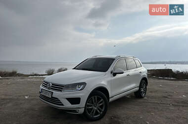 Внедорожник / Кроссовер Volkswagen Touareg 2015 в 