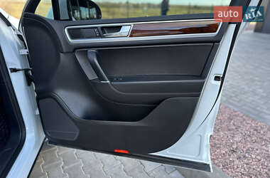 Внедорожник / Кроссовер Volkswagen Touareg 2015 в 