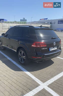 Позашляховик / Кросовер Volkswagen Touareg 2011 в 