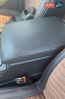 Позашляховик / Кросовер Volkswagen Touareg 2011 в 