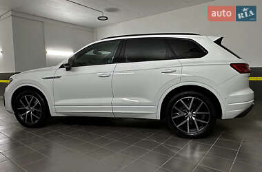 Позашляховик / Кросовер Volkswagen Touareg 2021 в 