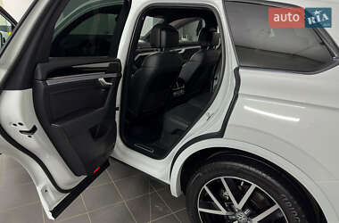 Позашляховик / Кросовер Volkswagen Touareg 2021 в 