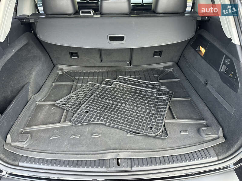 Позашляховик / Кросовер Volkswagen Touareg 2011 в Києві