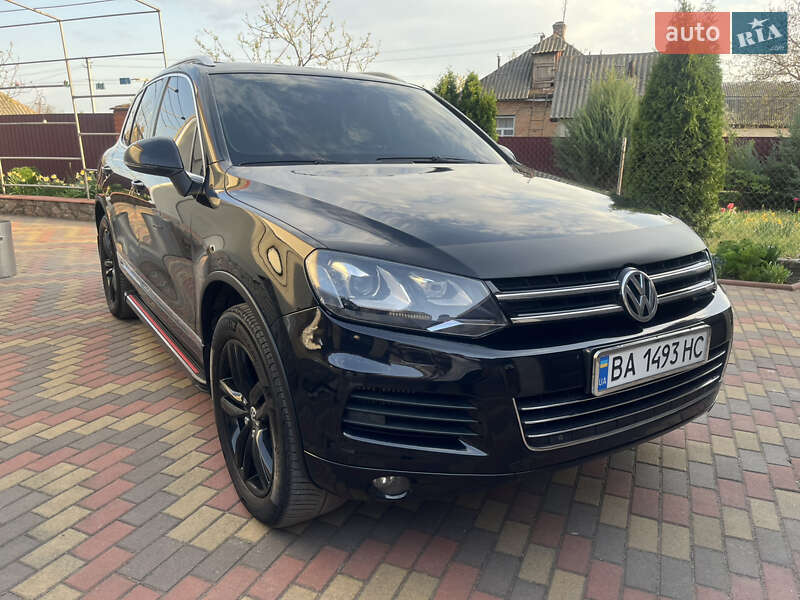 Внедорожник / Кроссовер Volkswagen Touareg 2012 в 
