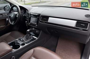 Позашляховик / Кросовер Volkswagen Touareg 2013 в 