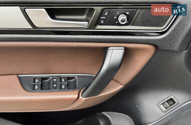 Позашляховик / Кросовер Volkswagen Touareg 2013 в 