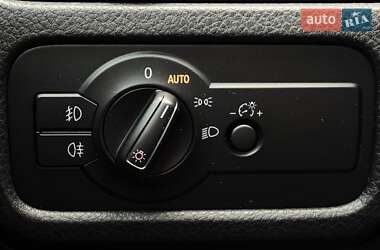 Позашляховик / Кросовер Volkswagen Touareg 2013 в 