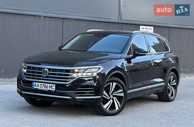 Внедорожник / Кроссовер Volkswagen Touareg 2018 в Киеве