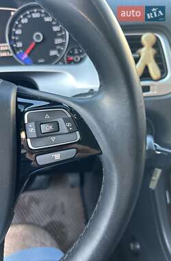 Позашляховик / Кросовер Volkswagen Touareg 2014 в 
