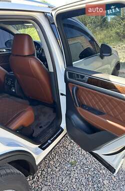 Позашляховик / Кросовер Volkswagen Touareg 2014 в 