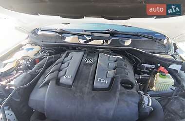Позашляховик / Кросовер Volkswagen Touareg 2014 в 
