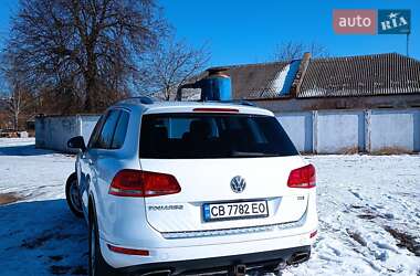 Позашляховик / Кросовер Volkswagen Touareg 2014 в 