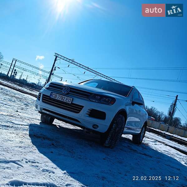 Позашляховик / Кросовер Volkswagen Touareg 2014 в 