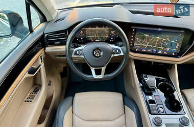 Позашляховик / Кросовер Volkswagen Touareg 2018 в 