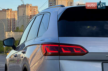 Позашляховик / Кросовер Volkswagen Touareg 2018 в 