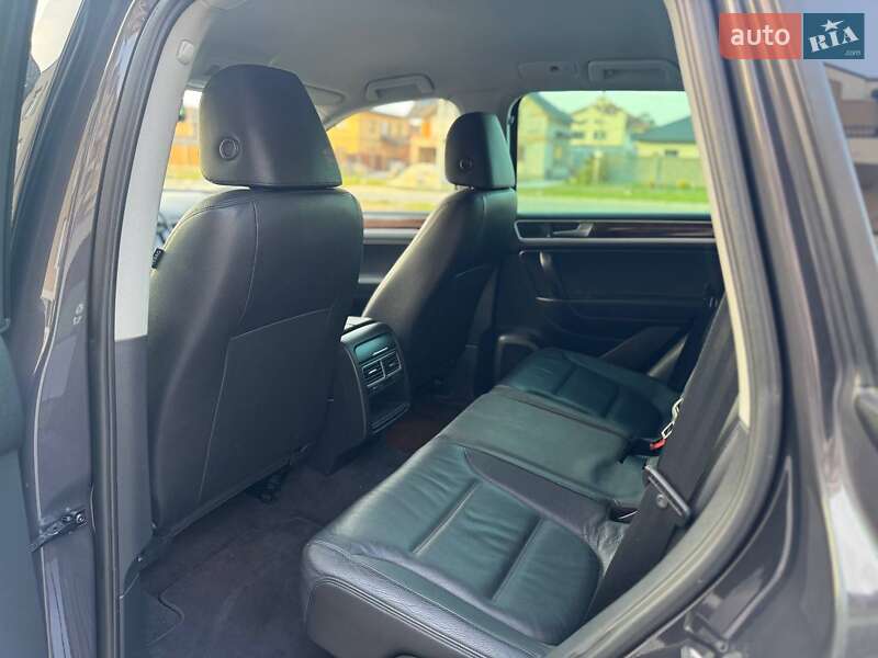 Внедорожник / Кроссовер Volkswagen Touareg 2011 в Киеве